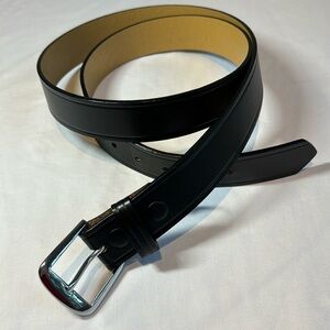 Dutyman 1511 leather belt. Black w/silver tone buckle. Size 48.